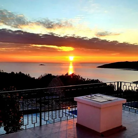 Seafront Villa Sentada Near Trogir, Private Pool, Bbq, Private Parking
