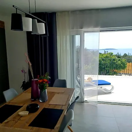 Seafront Villa Sentada Near Trogir, Private Pool, Bbq, Private Parking * Vinišće